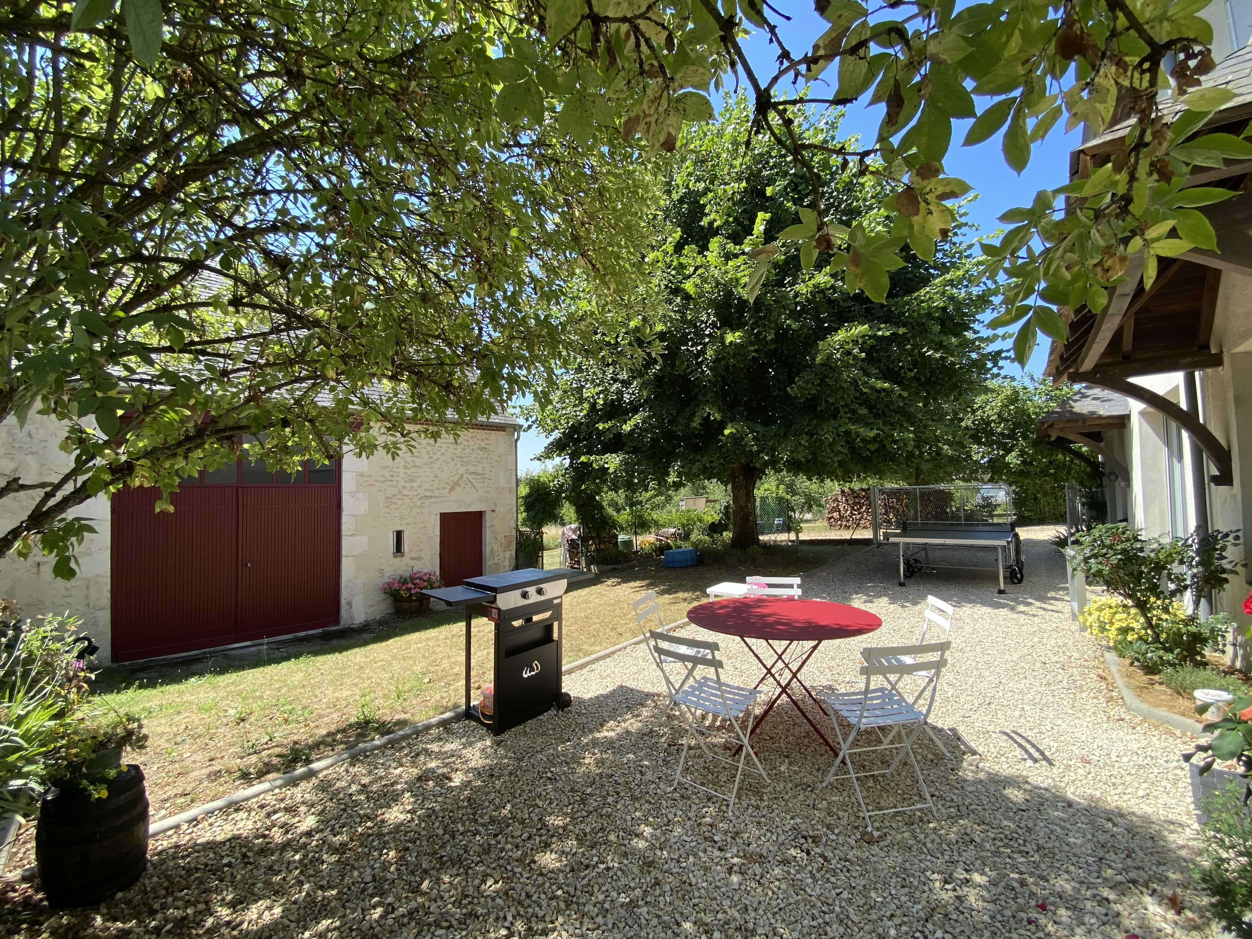 Salon avec table à manger